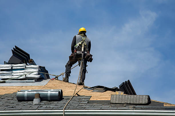 Professional Gutter Installation technician working in Yale, MI